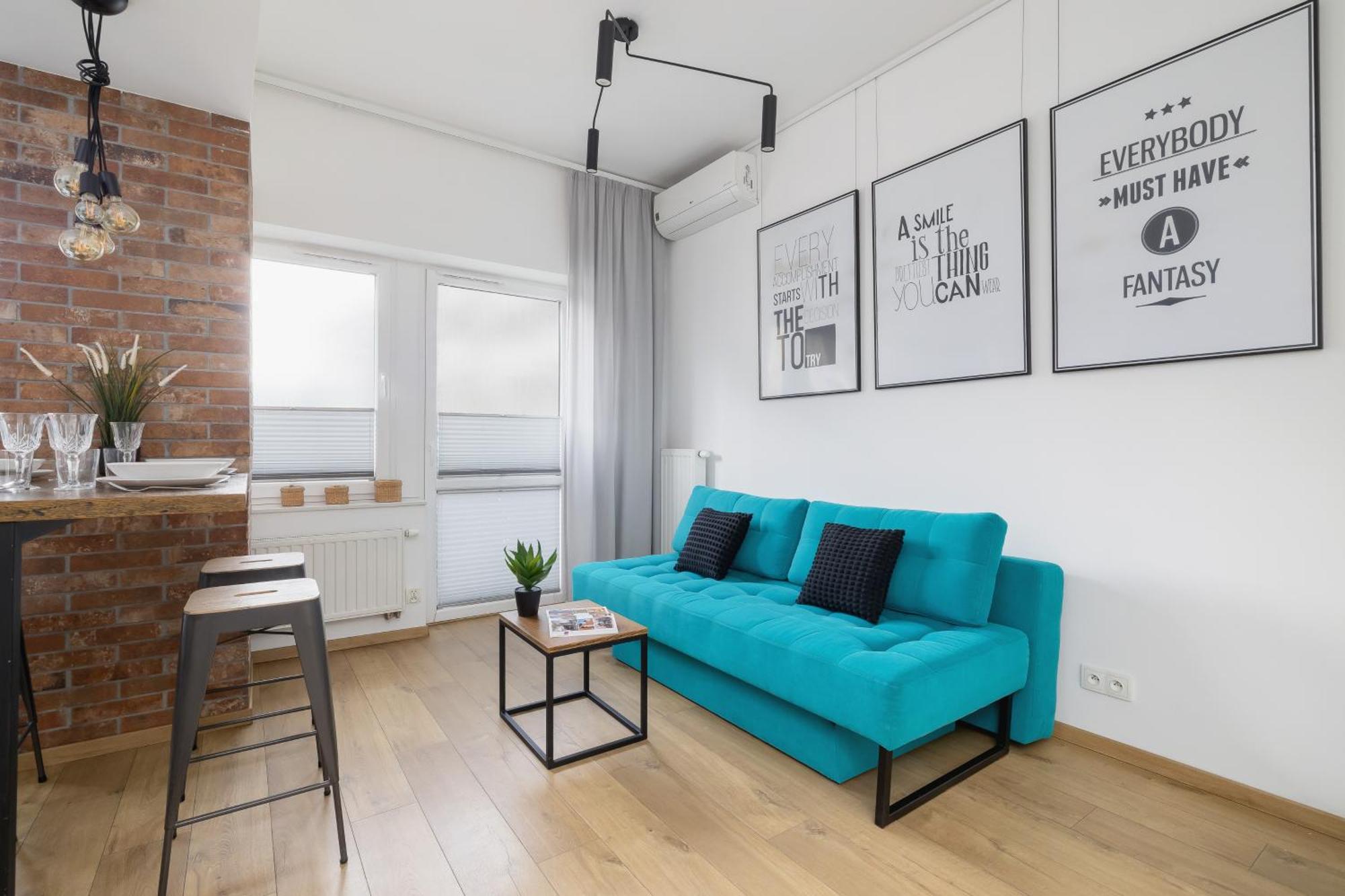 Turquoise With Balcony & Air Conditioning By Renters Krakow
