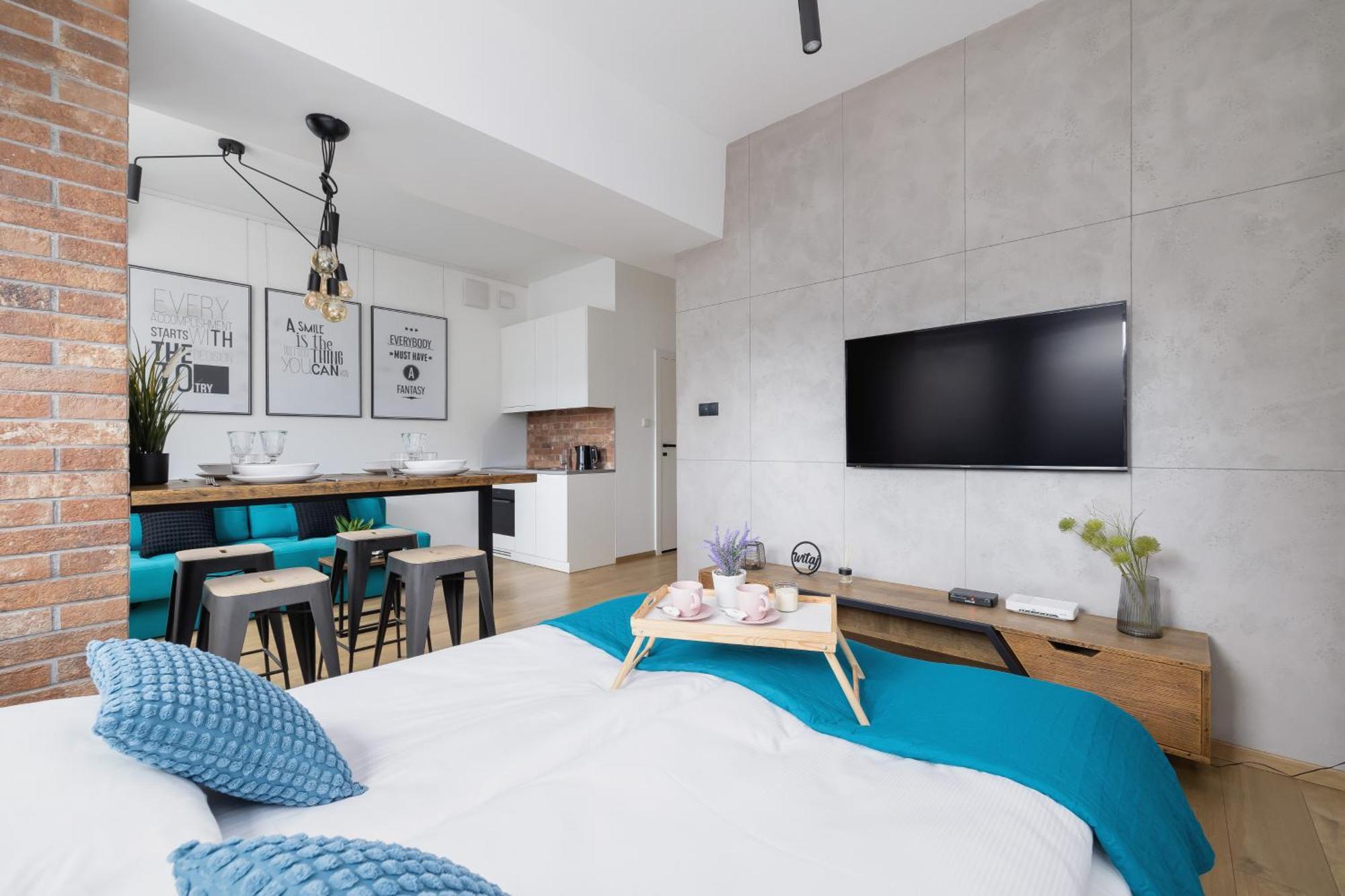 Turquoise With Balcony & Air Conditioning By Renters Apartment